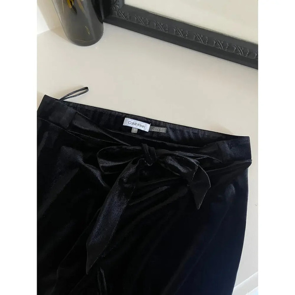 Calvin Klein Black Velvet High Waisted Wide Leg Pants - Size Medium - Picture 8 of 8